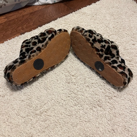 UGG Fluff Yeah in Leopard Print - Picture 5 of 7